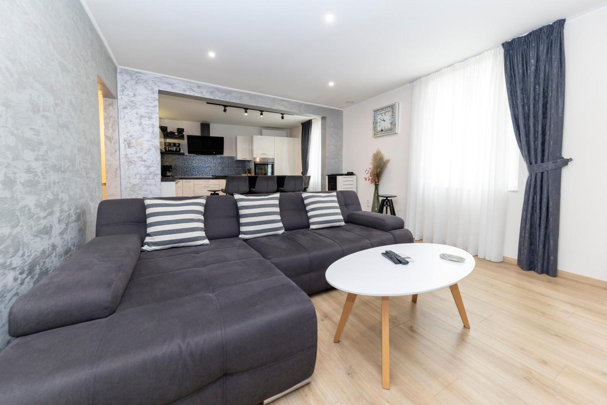 Nikky 2Br Apt. In Old Town Centre زادار المظهر الخارجي الصورة
